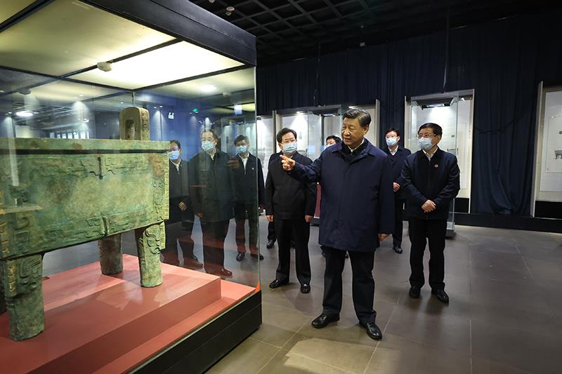 2022年10月28日，习近平总书记在河南安阳市殷墟博物馆考察。